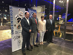 Ayerdi y los representantes de las comunidades participantes en la jornada.