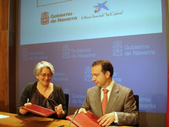 Firma del convenio entre el Gobierno de Navarra y la Caixa para la realización de proyectos ambientales y creación de empleo.