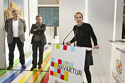 La Presidenta ha inaugurado Navartur, junto con el alcalde de Pamplona, Joseba Asirón, y el director de la feria, Luis Cortés.