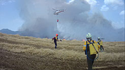 Labores de extinción en un incendio anterior.