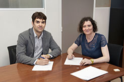 El presidente de la FNMC, Pablo Molina, y la directora gerente de la ANADP, Inés Francés, en el momento de la firma del Convenio.