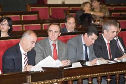 El consejero de Administración Local, José Javier Esparza (2º izda.) en la Comisión General de las Comunidades Autónomas en el Senado.