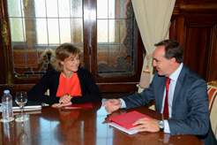 El consejero Esparza y la ministra García Tejerina, en un momento de la reunión. 