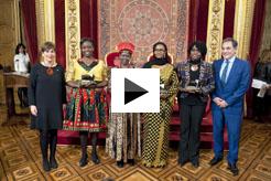 De izda. a dcha, la Presidenta Barkos, Victoria Nyanjura, Theresa Kachindamoto, Hulo Guillabert, Oumou Sall-Seck,  y el presidente de Laboral Kutxa, Txomin García.