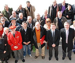 El vicepresidente Jiménez, con los agentes homenajeados. 