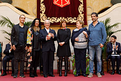 Entrega de la Cruz de Carlos III Enrique Los Arcos y familiares del resto de componentes de los Iruña’ko.