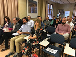 Bertaratutako entitate eta erakundeen ordezkariak. 