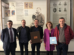 Argazki-oina testuaren bukaeran. 