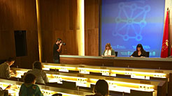 La consejera Ollo y la directora del INAI, en su comparecencia ante la prensa.