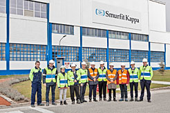 Ayerdi lehendakariordea zentroan, enpresako arduradunekin.  