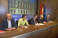Caballero kontseilaria, Juan Carlos Laboreo, Jose Elizalde, Gregorio Eguilaz eta Jesus Bayon, akordioa sinatzeko ekitaldian.