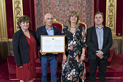 Representantes del Departamento de Desarrollo Rural, Medio Ambiente y Administración Local, con el premio.