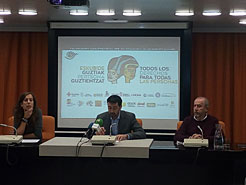 De izquierda a derecha, la jefa de la Sección de Convivencia, Irati Goikoetxea; el director general de Paz y Convivencia, Álvaro Baraibar; y el director del Servicio de Convivencia y Derechos Humanos, José Mª González.