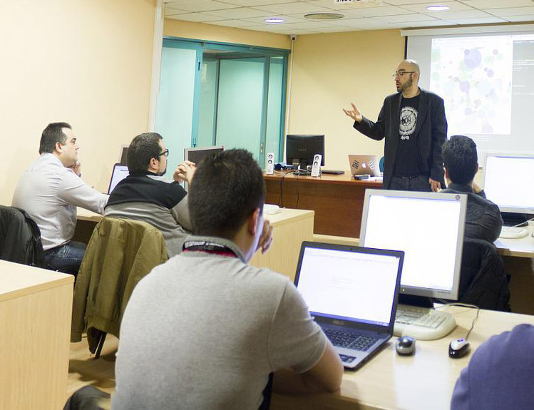 Prestakuntza presentziala gaitasun digitaletan