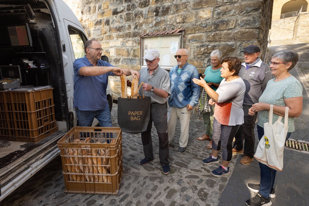 Esparza_Comercio_Panadería_Mayores