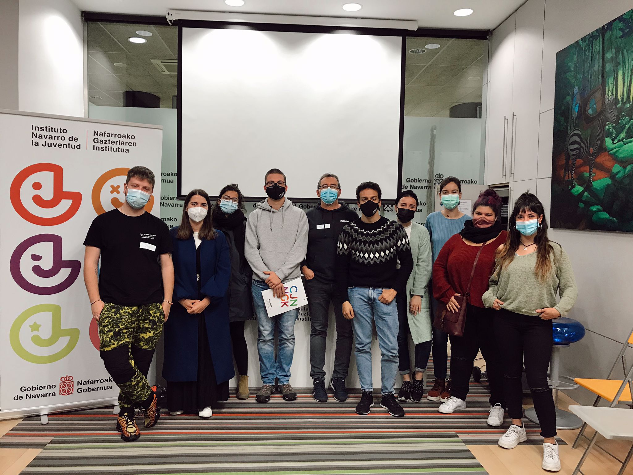 Participantes en el encuentro en la sede de Juventud.