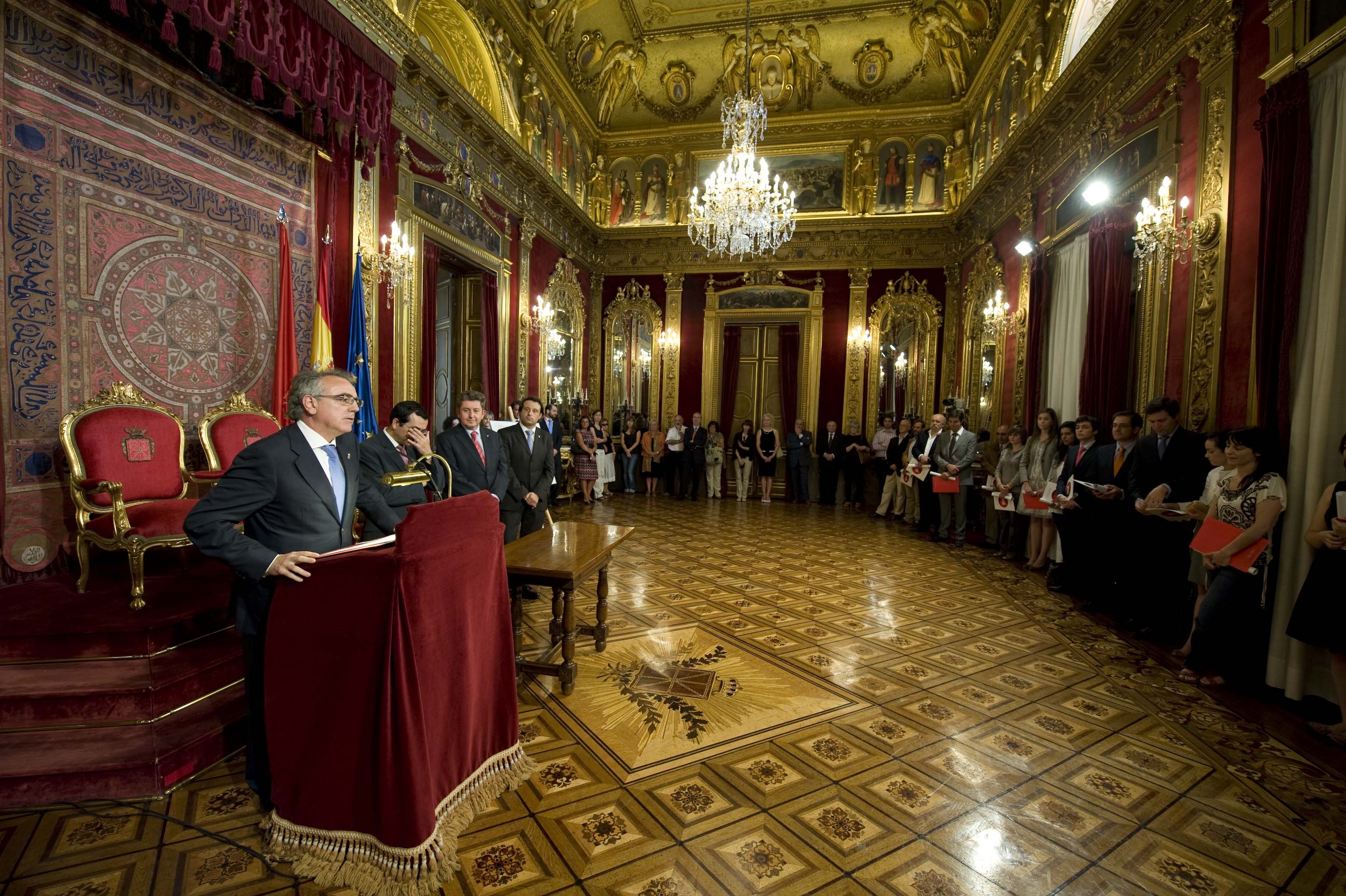 El Presidente Sanz se dirige a los 20 beneficiarios de 