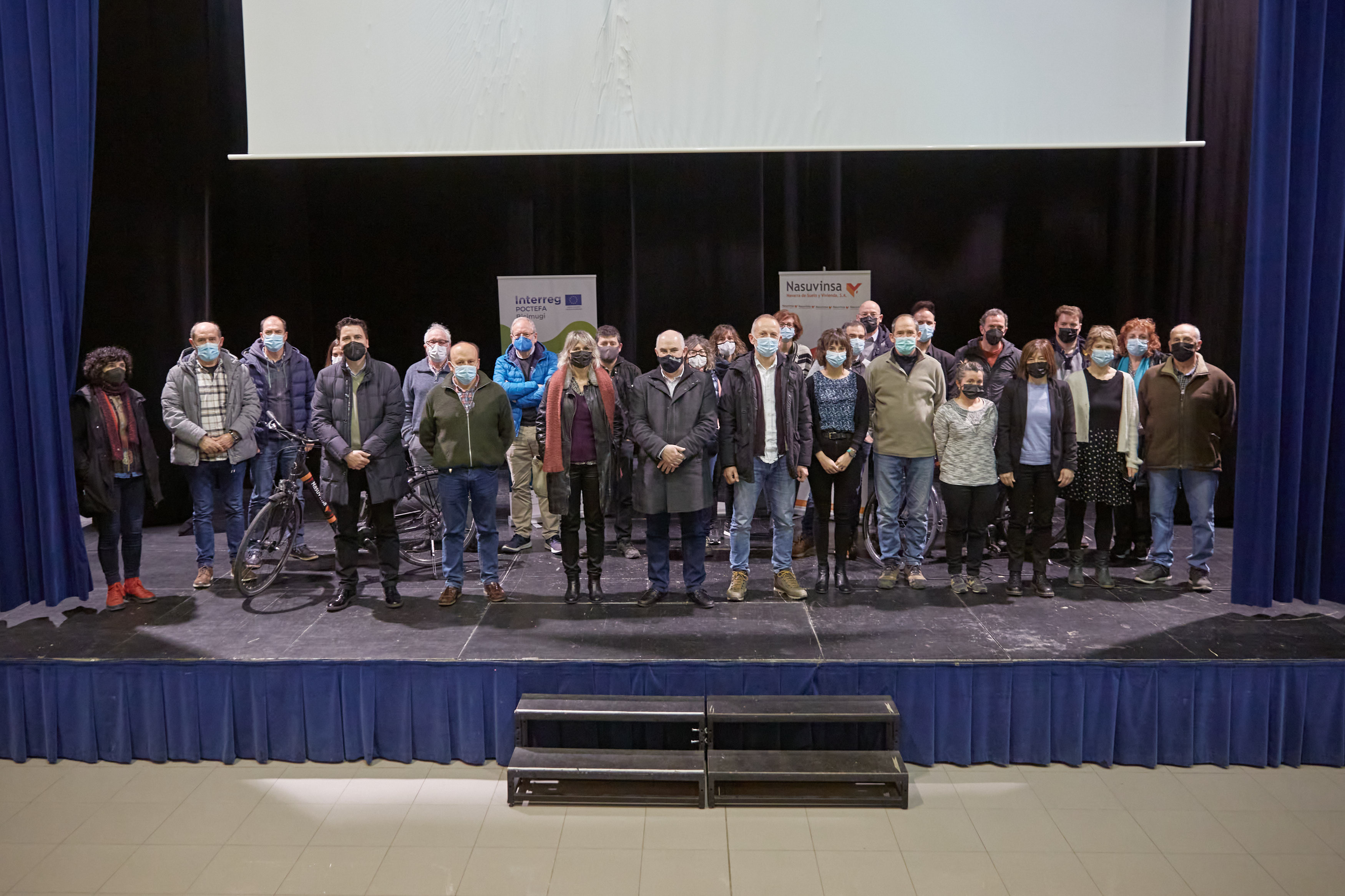 José María Aierdi, Lurralde Antolamenduko, Etxebizitzako, Pasaiako eta 
Proiektu Estrategikoetako kontseilaria eta lehendakariordea, gainontzeko 
arduradunekin, Bicimugi proiektuaren aurkezpenean. 