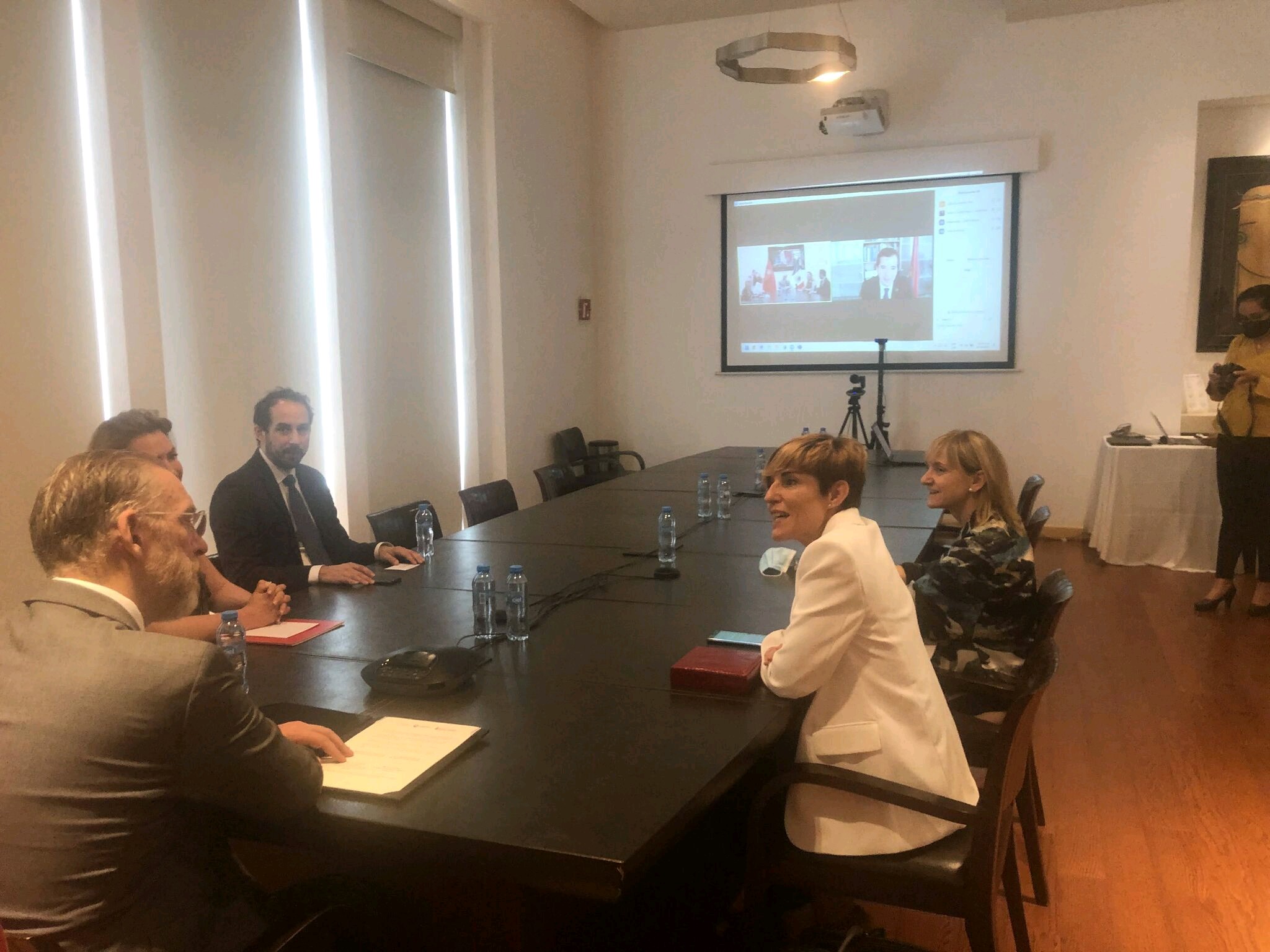 El consejero Irujo participa en una reunión telemática con representantes 
del Gobierno de Querétaro y de empresas Navarras que participan en la 
misión comercial en México.
