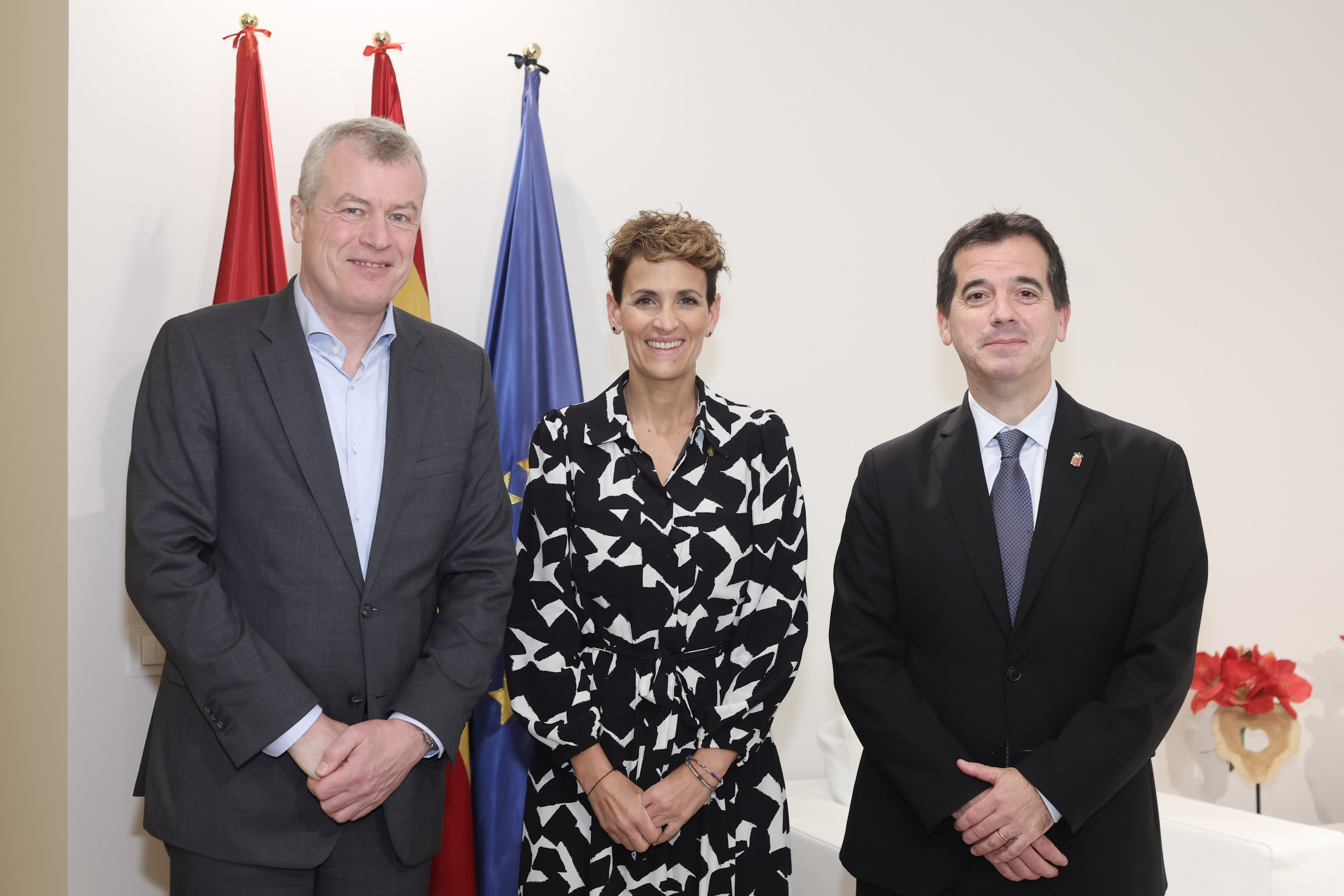 El consejero delegado de Siemens Gamesa, Jochen Eickholt; la Presidenta de 
Navarra, María Chivite, y el consejero de Desarrollo Económico y 
Empresarial, Mikel Irujo.
