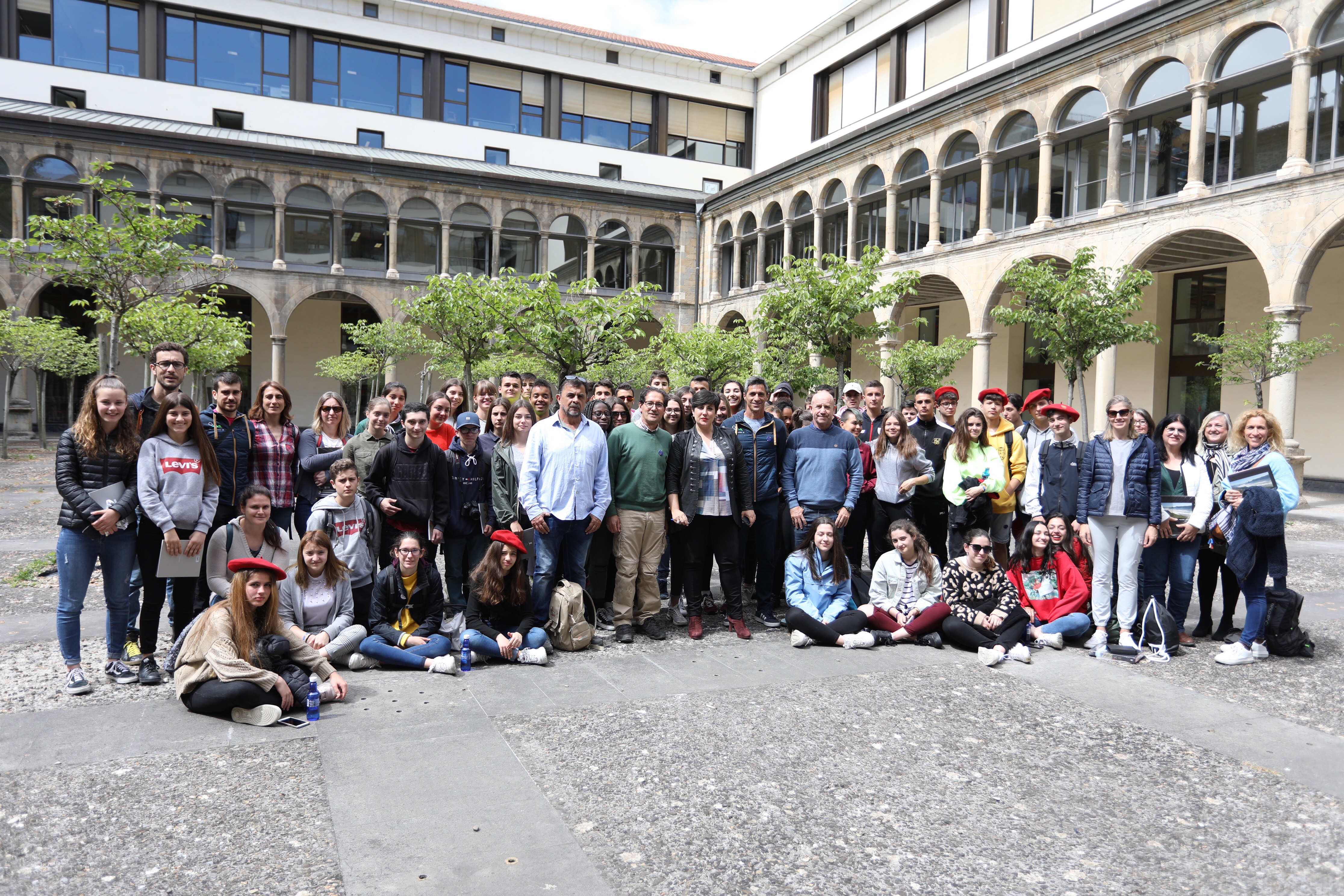 Foto de grupo de participantes en el proyecto Más Camino UnE