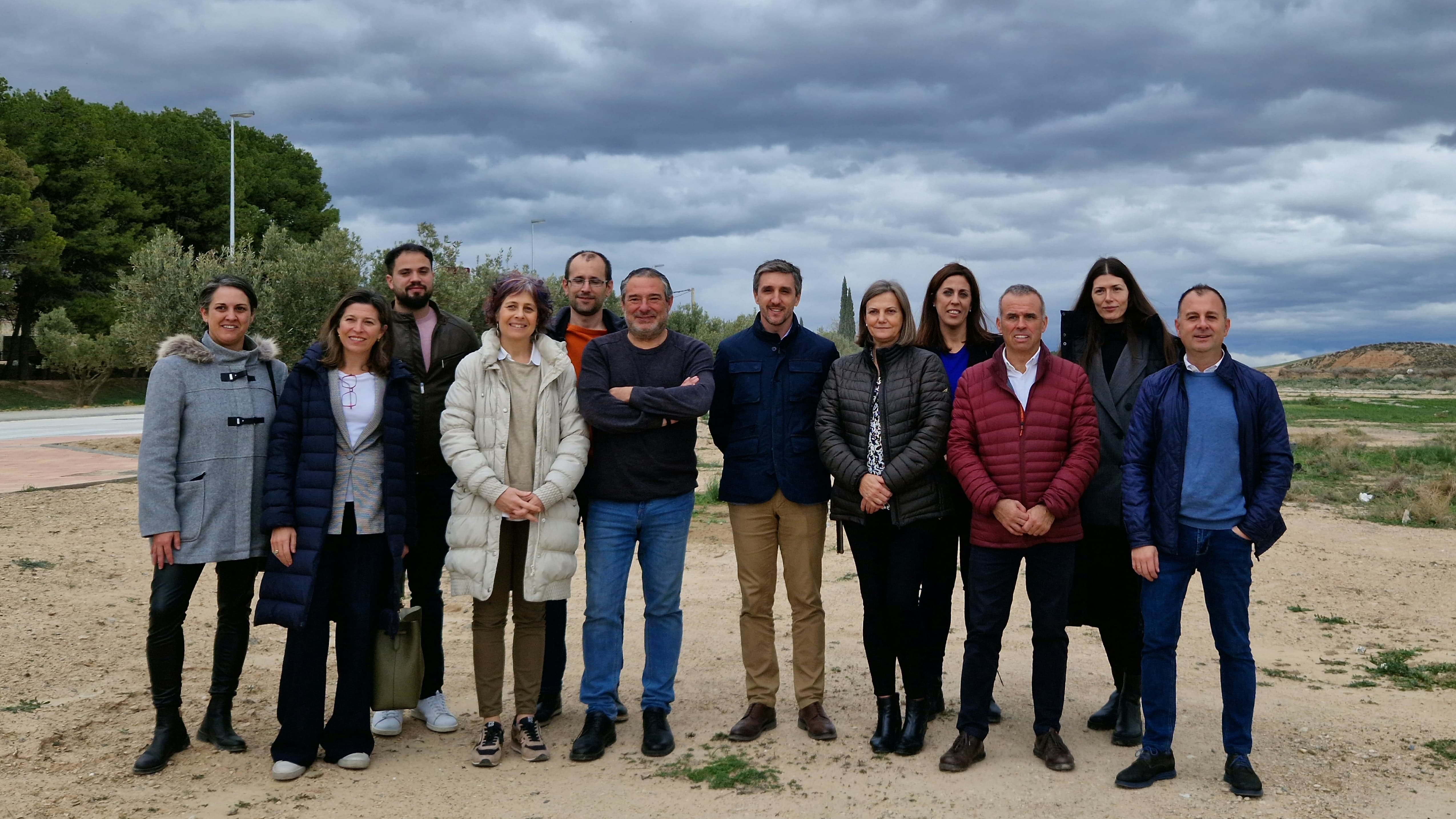La consejera Esnaola, junto a con representantes políticos y técnicos 
implicados en el impulso de acciones de turismo sostenible en la Ribera con 
fondos europeos. 