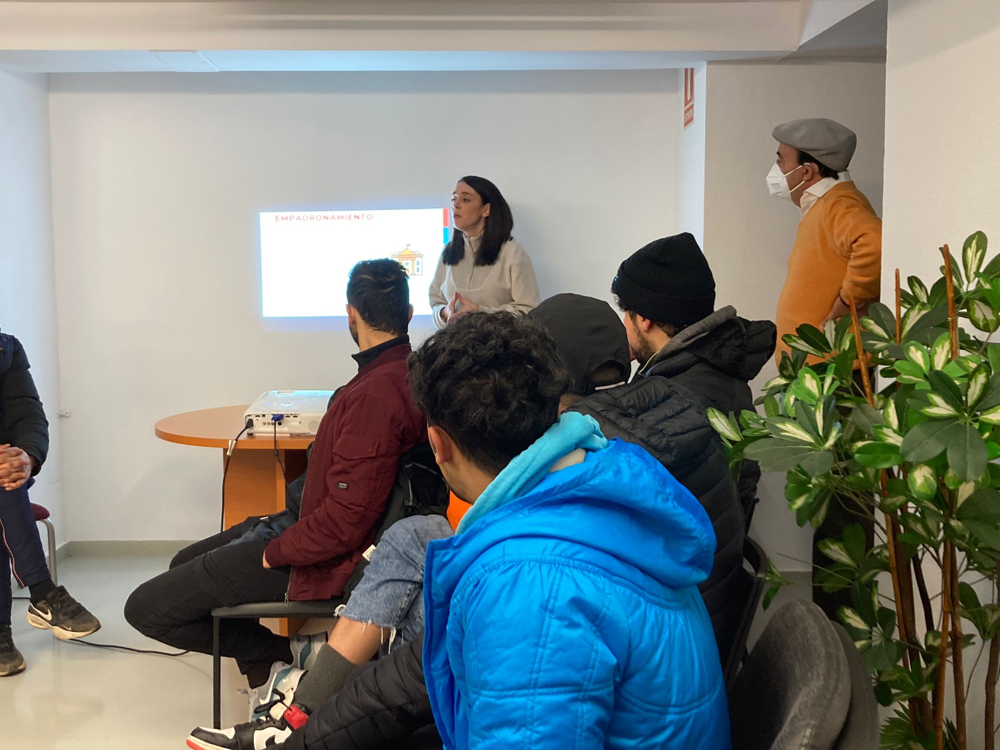 Imagen del artículo Más de 20 jóvenes migrantes en situación de calle reciben información sobre sus derechos y los servicios que tienen a su disposición