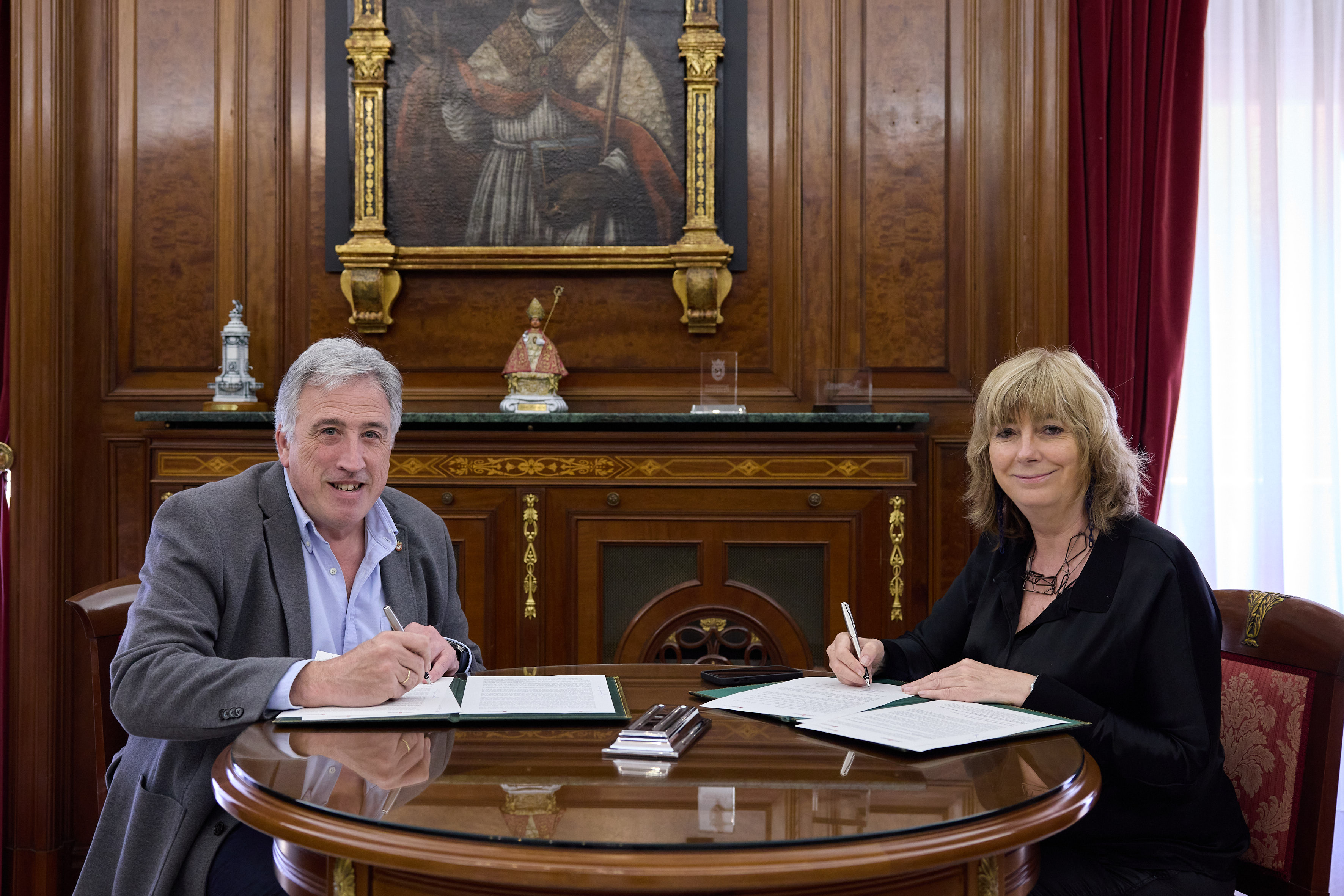 Imagen del artículo Gobierno de Navarra y Ayuntamiento de Pamplona firman el convenio del nuevo panteón para inhumar los restos de víctimas de la Guerra Civil y del franquismo