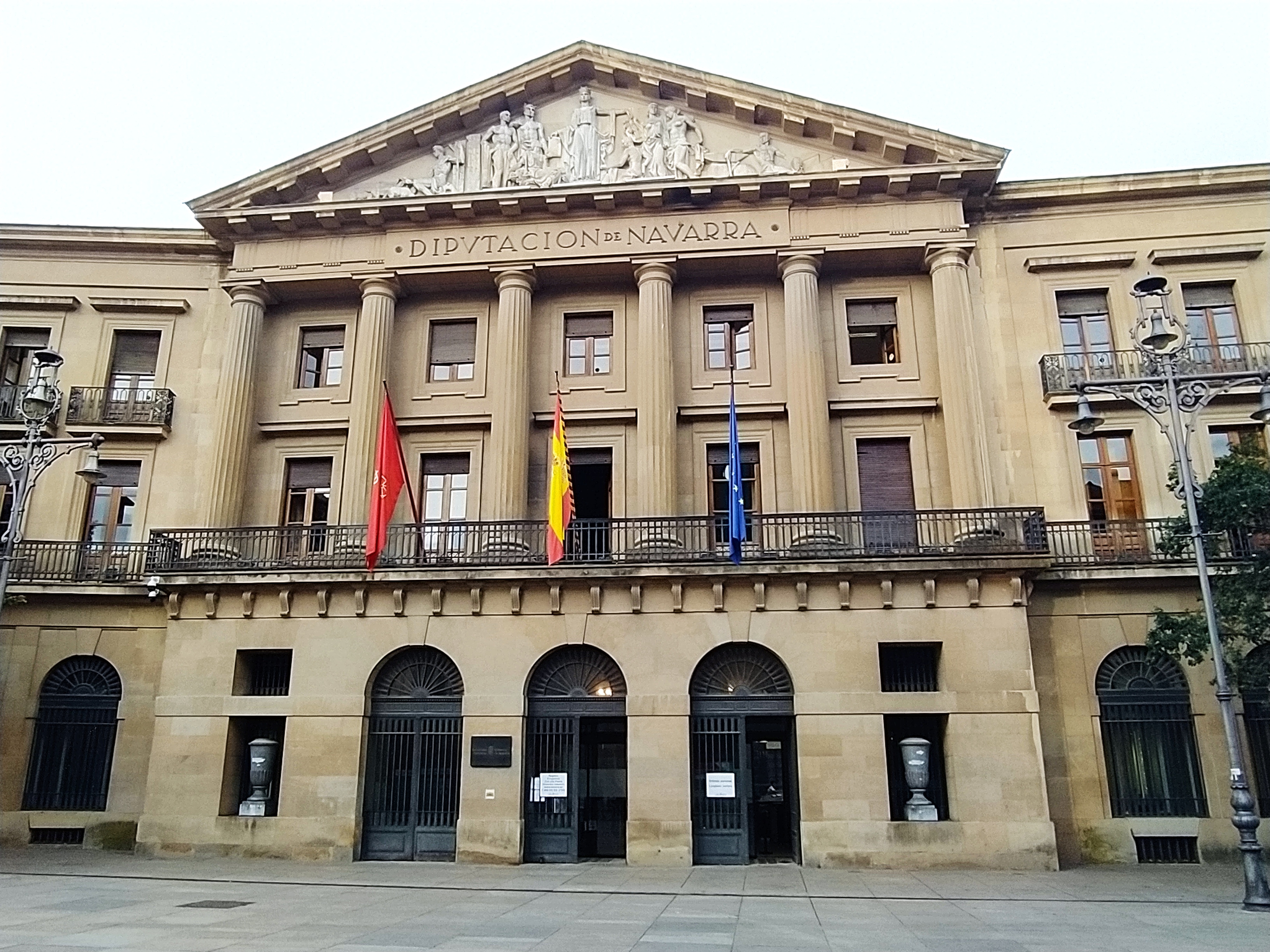 Imagen del artículo El Gobierno foral pide un dictamen urgente al Consejo de Navarra para avanzar en la reforma de la LORAFNA que permitirá recuperar la competencia de tráfico 

Se da por enterado de la propuesta acordada por la comisión negociadora entre el Estado y la Comunidad Foral y solicita al máximo órgano consultivo navarro un dictamen en 15 días hábiles   	 		 		24/04/2024 		    		 			 			 				 						 							camera_alt