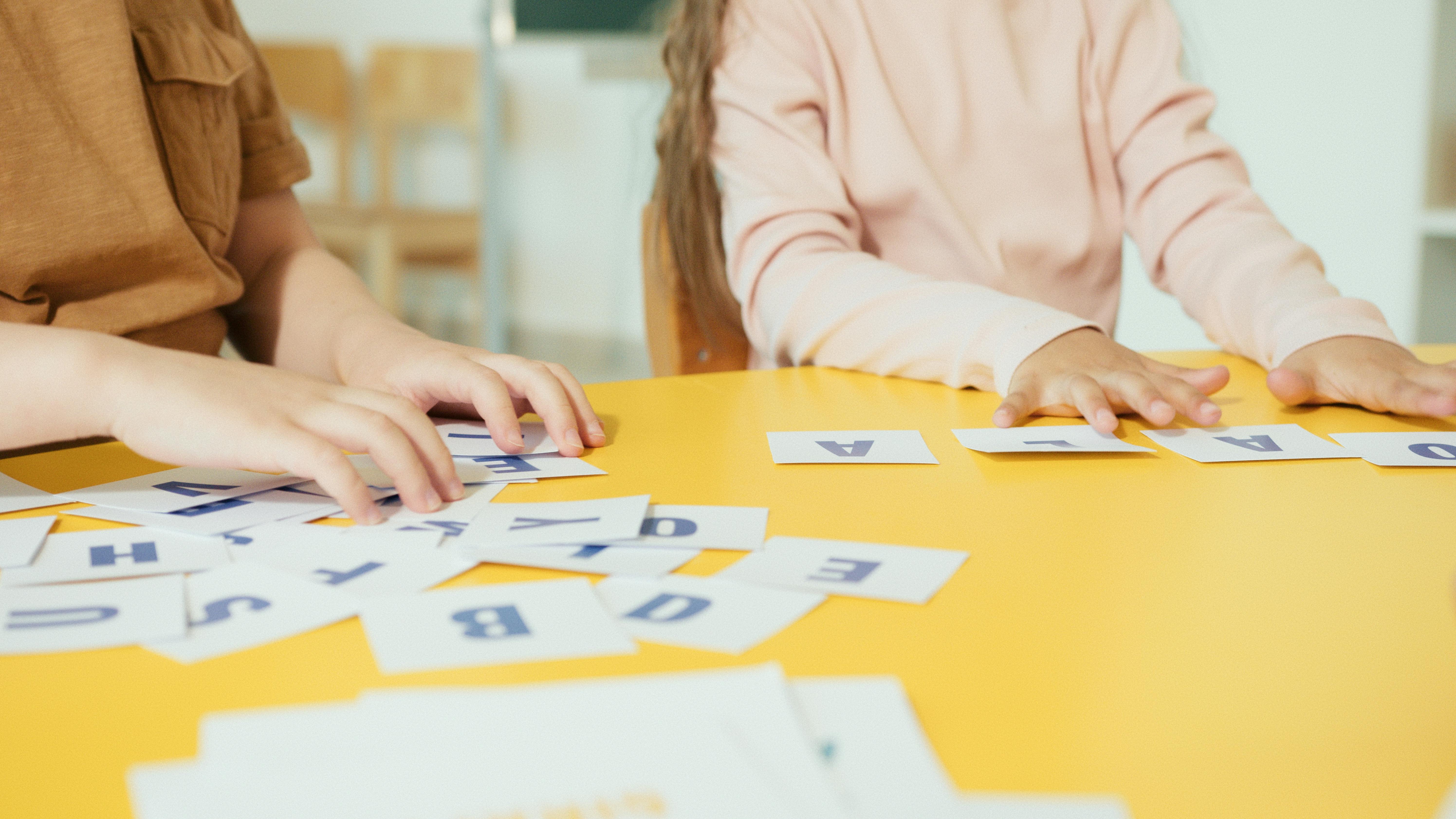 Imagen del artículo Educación convoca ayudas para el desarrollo proyectos educativos en diversos ámbitos 

Con una inversión de 50.000 euros, la convocatoria busca incidir en áreas como la educación en salud, la ciudadanía global, el medio ambiente o la memoria histórica   	 		 		06/05/2024 		    		 			 			 				 						 							camera_alt