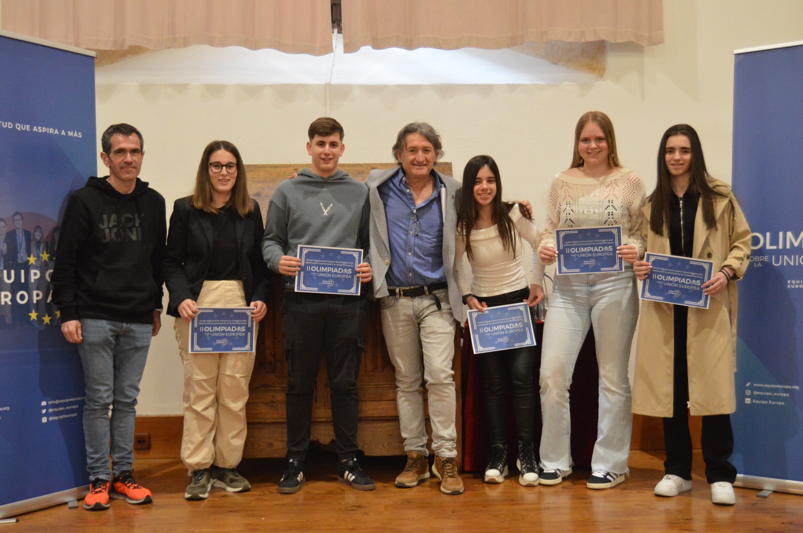 Imagen del artículo Alumnos y alumnas del IESO El Cierzo de Ribaforada recogen mañana en Madrid el premio de las Olimpiadas de la Unión Europea 

El equipo ribero que resultó ganador de las fases autonómica y nacional aspira a ser campeón de España   	 		 		08/05/2024 		    		 			 			 				 						 							camera_alt