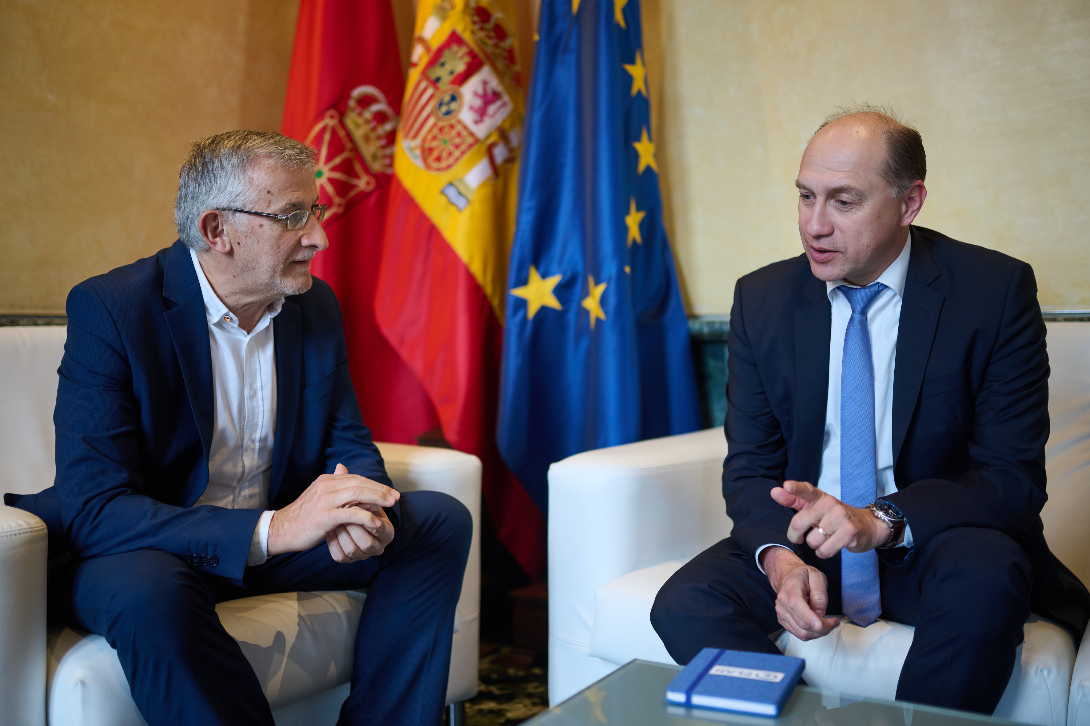 Imagen del artículo El vicepresidente Félix Taberna recibe al embajador de la República de Moldavia, Eugeniu Revenco 

Ambas regiones fortalecen las relaciones a través de un encuentro en el que han abordado la guerra de Ucrania   	 		 		16/05/2024 		    		 			 			 				 						 							camera_alt