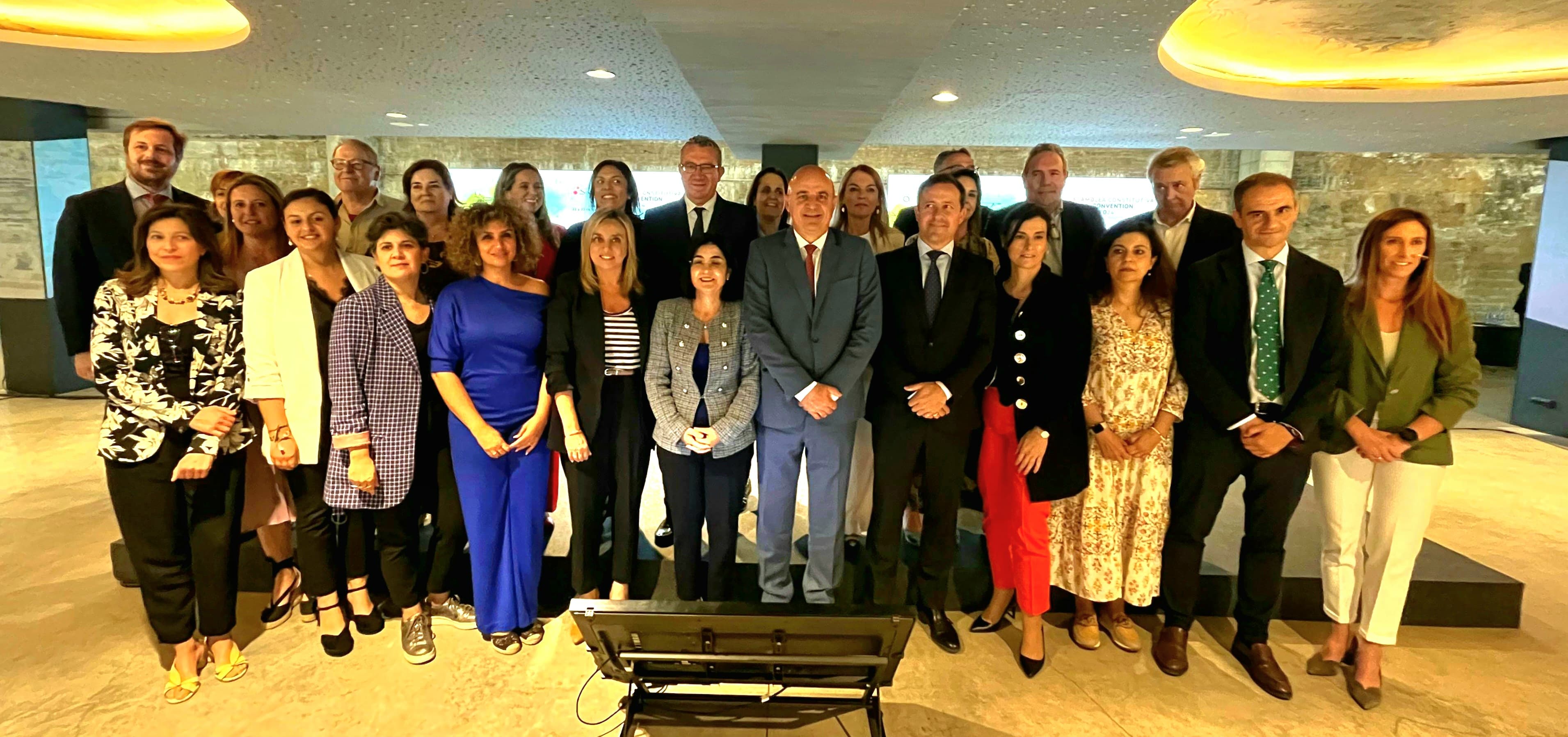 imagen Participantes en la Asamblea Anual del 'Spain Convention Bureau'. En el extremo de la izquierda, la directora general de Turismo, Ana Rivas 