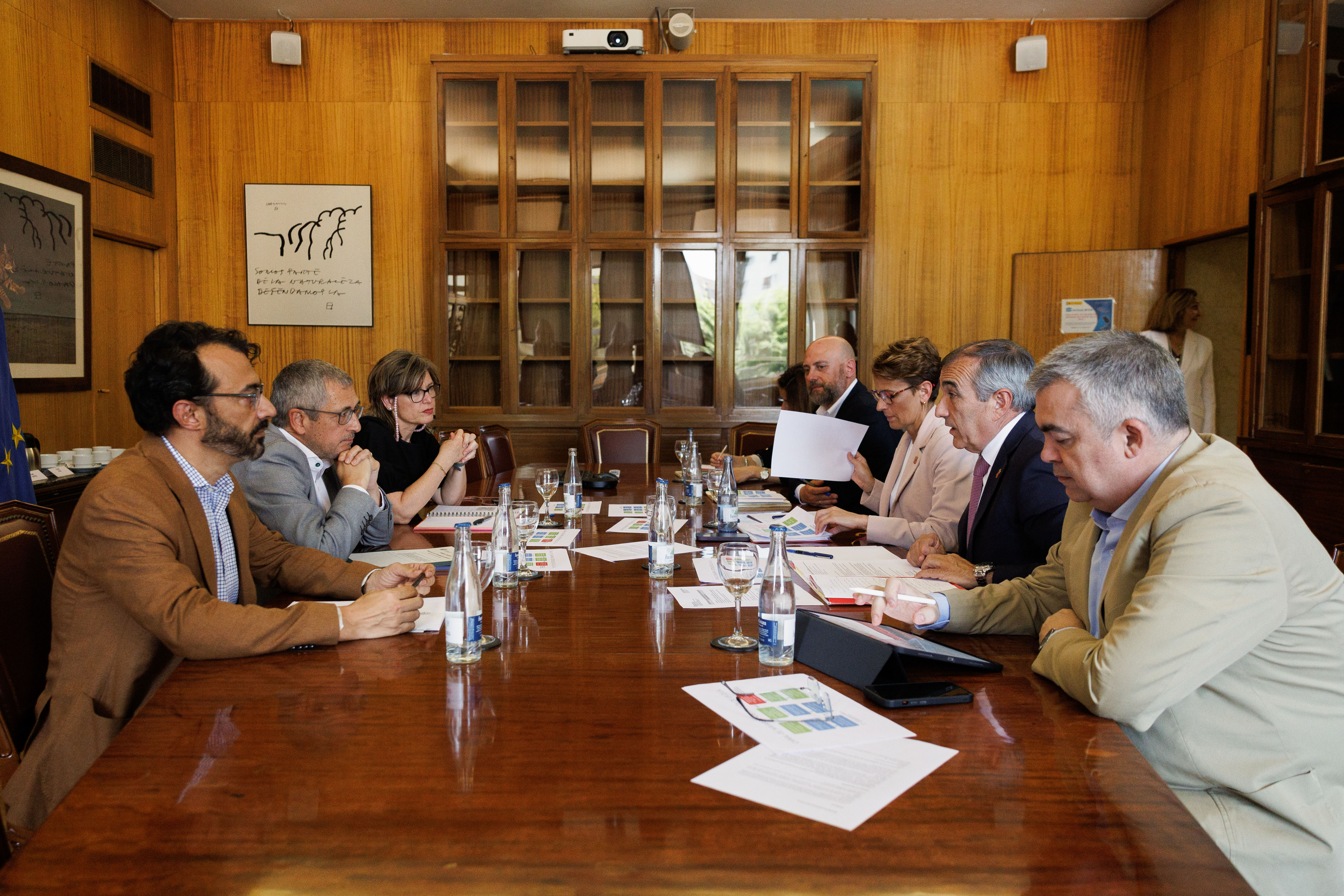 imagen Imagen de la reunión de esta tarde entre ambas administraciones.