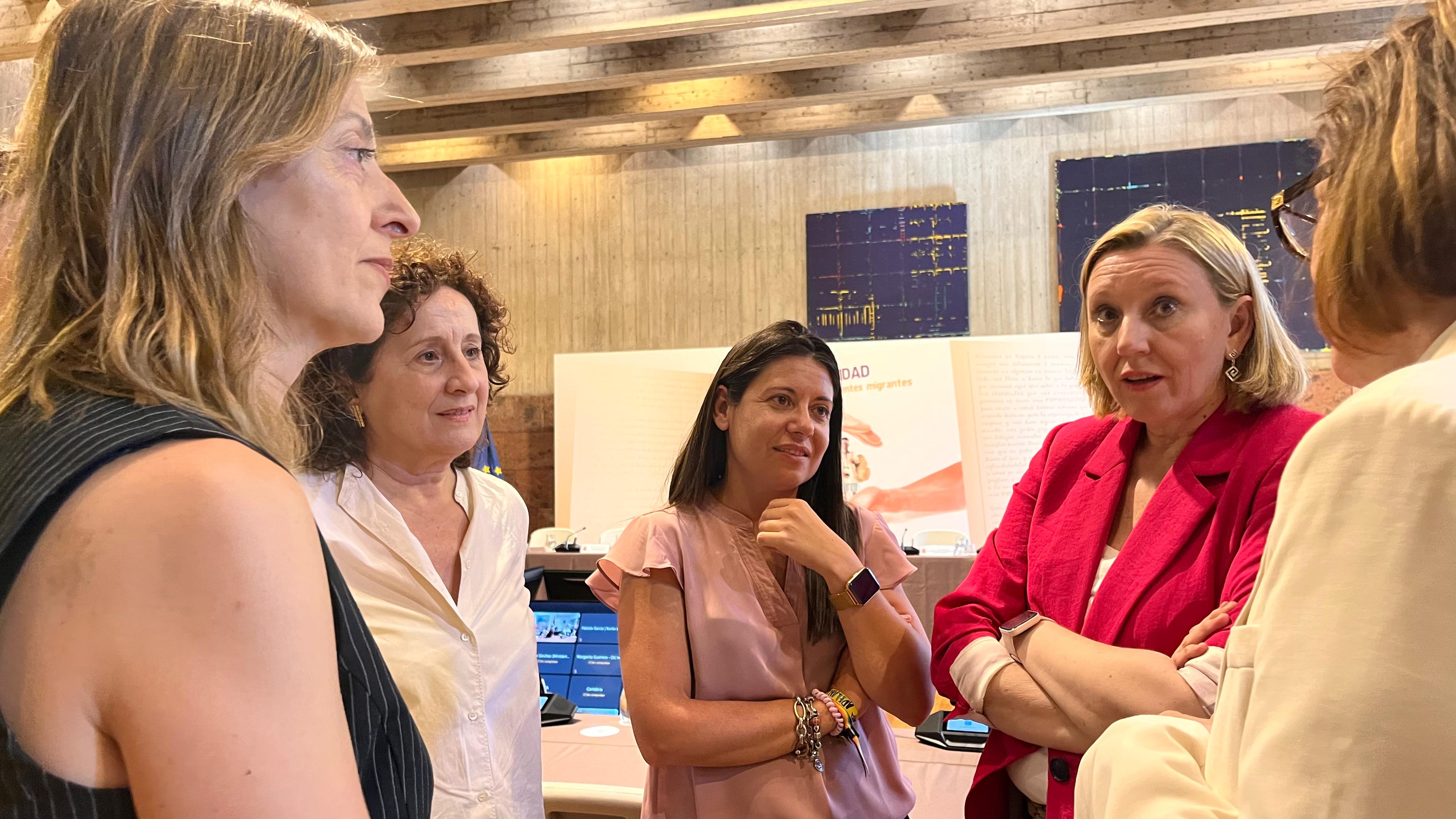 Imagen del artículo Navarra defiende la reforma de la Ley de Extranjería para el reparto de menores de Canarias y vota a favor del reparto voluntario para 2024 

La Comunidad recibirá 15 menores migrantes y creará un grupo de trabajo en la materia   	 		 		11/07/2024 		    		 			 			 				 						 							camera_alt
