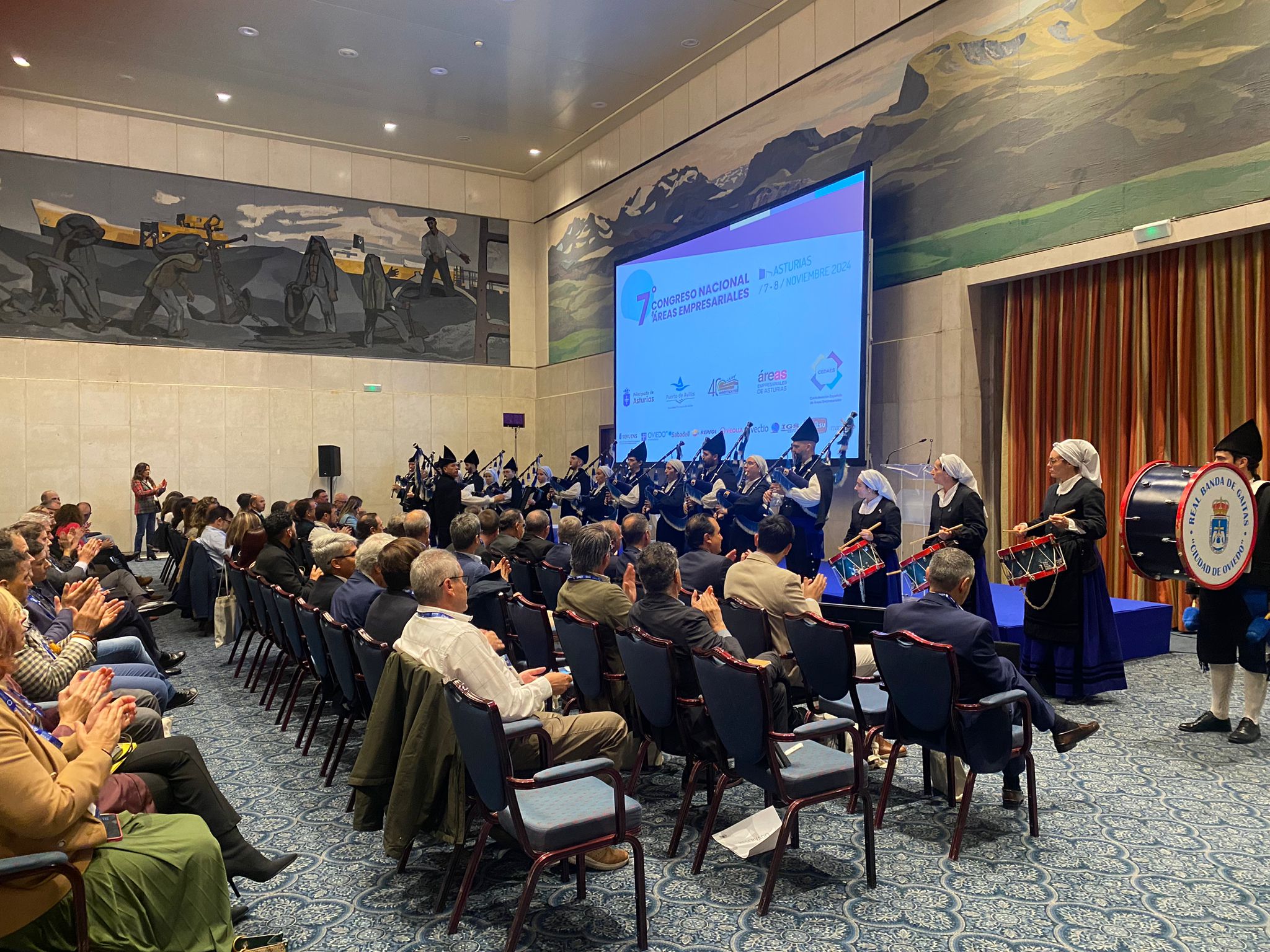 Imagen del artículo Industria participa del debate sobre sostenibilidad industrial, durante el congreso estatal de áreas empresariales 

En el evento de Asturias han participados representantes de la Unión Europea y Asia para discutir los retos y oportunidades en la transformación de áreas industriales hacia modelos más sostenibles y dinámicos   	 		 		08/11/2024 		    		 			 			 				 						 							camera_alt