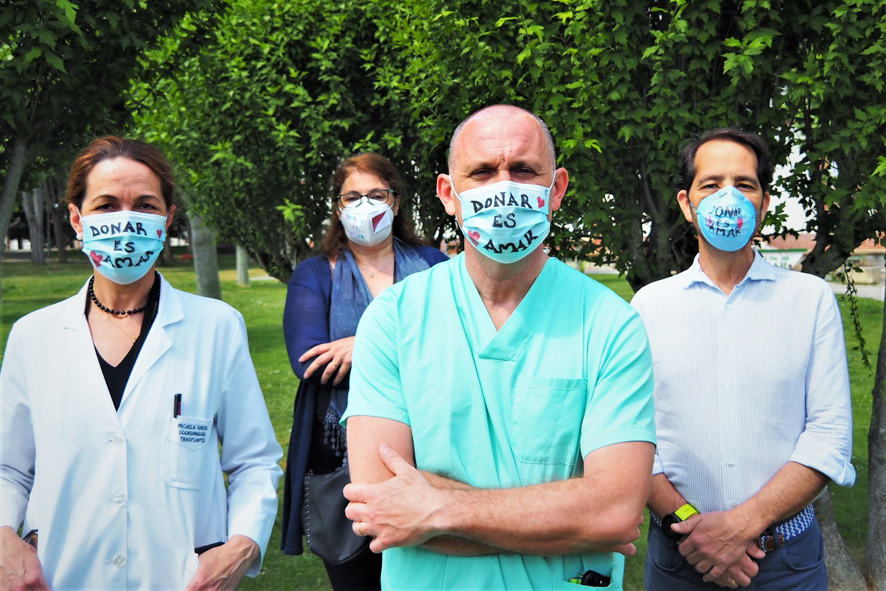  

Micaela Sancho, coordinadora de Trasplantes de la Clínica Universidad de 
Navarra;  Conchi Soto, presidenta de Athena;  José Roldán,  coordinador de 
Trasplantes de Navarra;  y Manuel Arellano, presidente de Alcer Navarra.