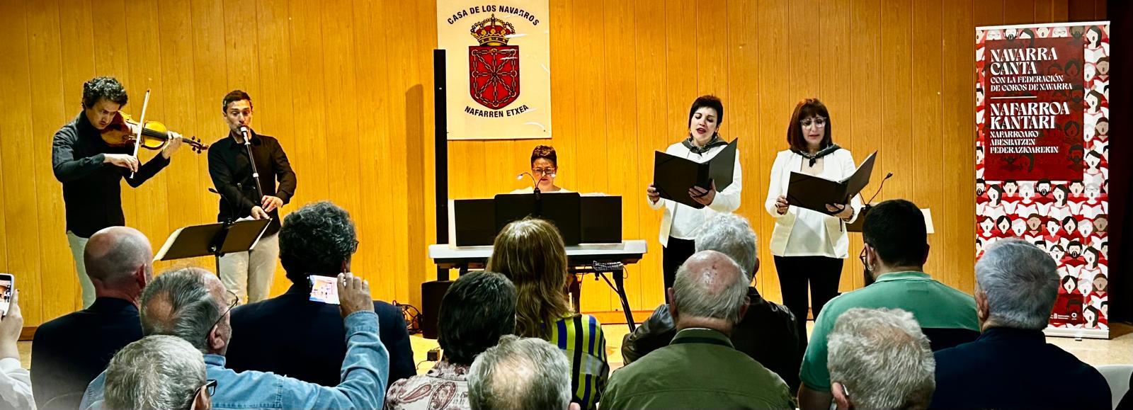 Imagen del artículo El ciclo 'Navarra Canta - Nafarroa Kantari' inicia su recorrido por los hogares navarros de las Comunidades Autónomas 

La vicepresidenta Ana Ollo asiste en la Casa de los Navarros de Barcelona al concierto ofrecido por la Coral Mendi Abesbatza Doneztebe-Santesteban   	 		 		27/04/2025 		    		 			 			 				 						 							camera_alt