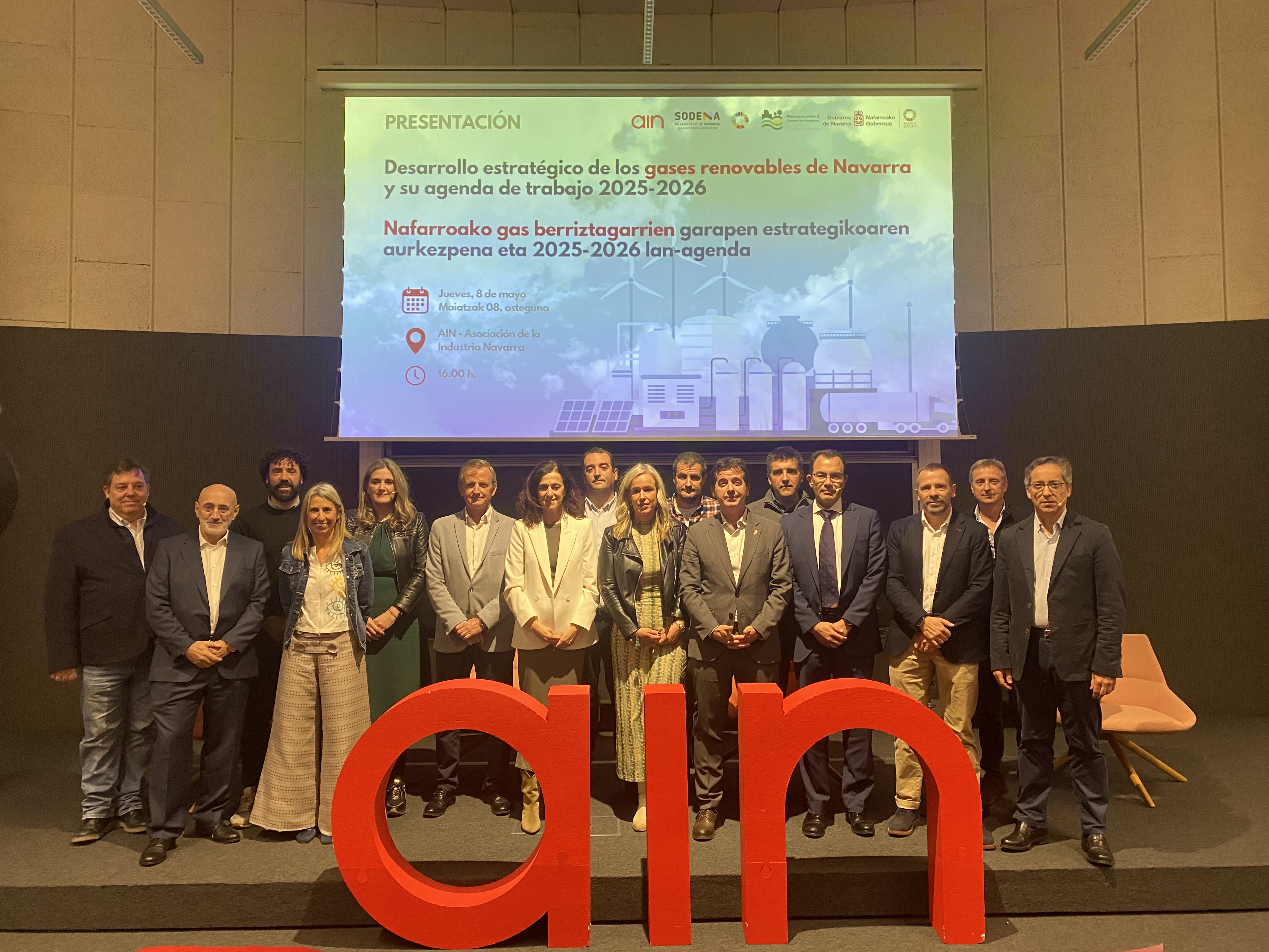 Imagen del artículo Industria presenta la Agenda de gases renovables de Navarra 2025-2026 

Este plan de trabajo señala el marco regulatorio y de acción para que el hidrógeno, el biogás y el biometano sustituyan al gas natural como combustible fósil   	 		 		08/05/2025 		    		 			 			 				 						 							camera_alt