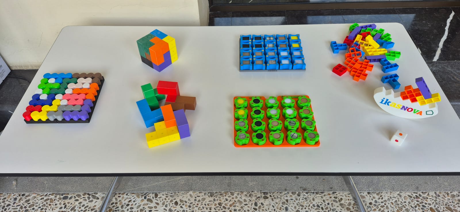 Imagen del artículo Alumnado navarro diseña y fabrica juegos de mesa inclusivos para afianzar el pensamiento computacional 

La red STREAM-AI, formada por 59 centros educativos navarros, se ha reunido hoy en Pamplona para evaluar sus proyectos y preparar el curso 2025-2026   	 		 		13/05/2025 		    		 			 			 				 						 							camera_alt