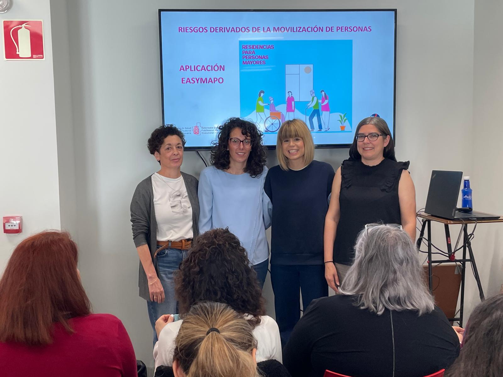 Imagen del artículo Salud Laboral desarrolla una herramienta para identificar riesgos y reducir lesiones al movilizar personas en las residencias 

El ISPLN presenta a las responsables de los centros sociosanitarios esta nueva aplicación informática, que pretende disminuir los daños a la salud del personal trabajador de atención directa   	 		 		14/05/2025 		    		 			 			 				 						 							camera_alt