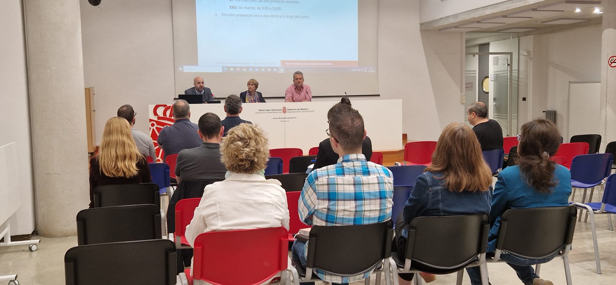 Imagen del artículo Educación extenderá en el curso 2025 / 2026 el Plan de Refuerzo de la Competencia Lectora al primer ciclo de Primaria y a 3º de Infantil El Departamento ha presentado hoy a los equipos directivos de los centros educativos los detalles de los planes de mejora de la comprensión lectora y matemática 03/06/2025 camera_alt