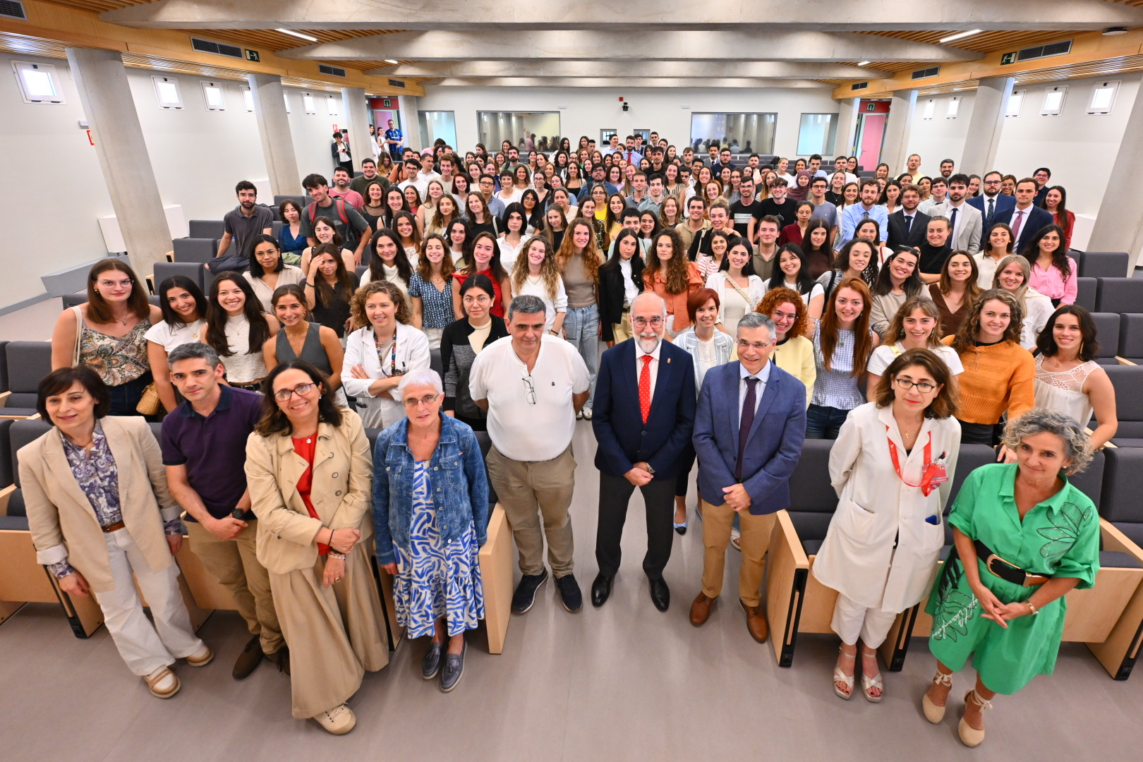 Imagen del artículo Salud recibe a los 192 residentes que comienzan hoy su formación especializada en Navarra 144 residentes se incorporan al SNS-O y 48 a la Clínica Universidad de Navarra 06/06/2025 camera_alt