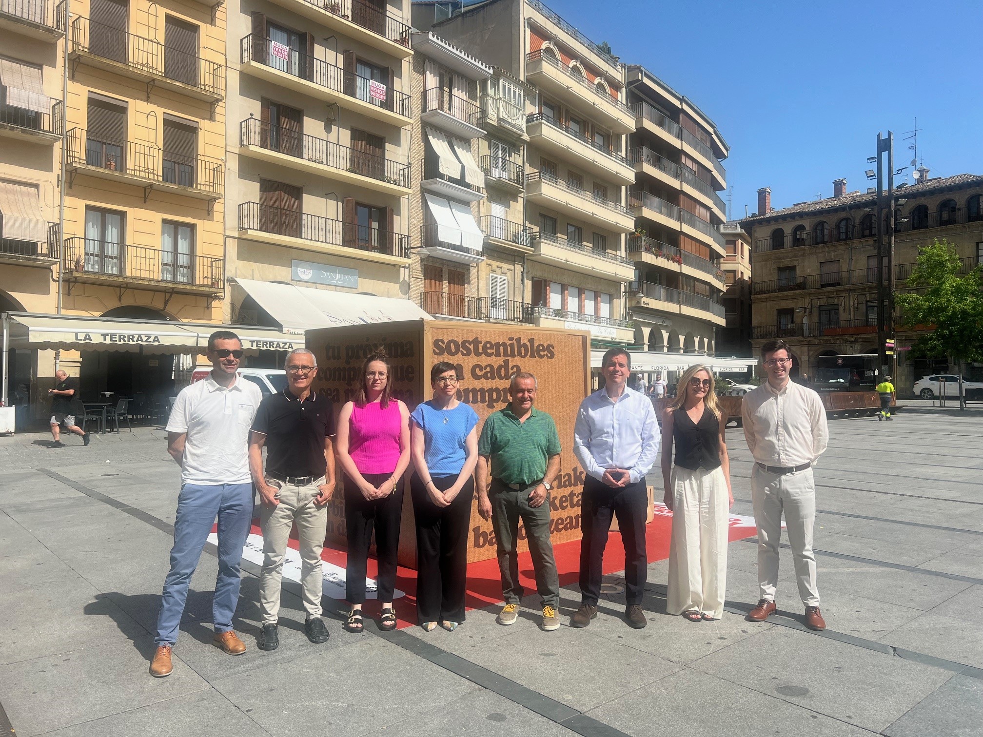 Imagen del artículo Estella-Lizarra acoge la campaña itinerante 'Comercio local, la buena compra' Su objetivo es concienciar a la ciudadanía de las ventajas que ofrece el comercio de proximidad frente a las compras online 23/06/2025 camera_alt