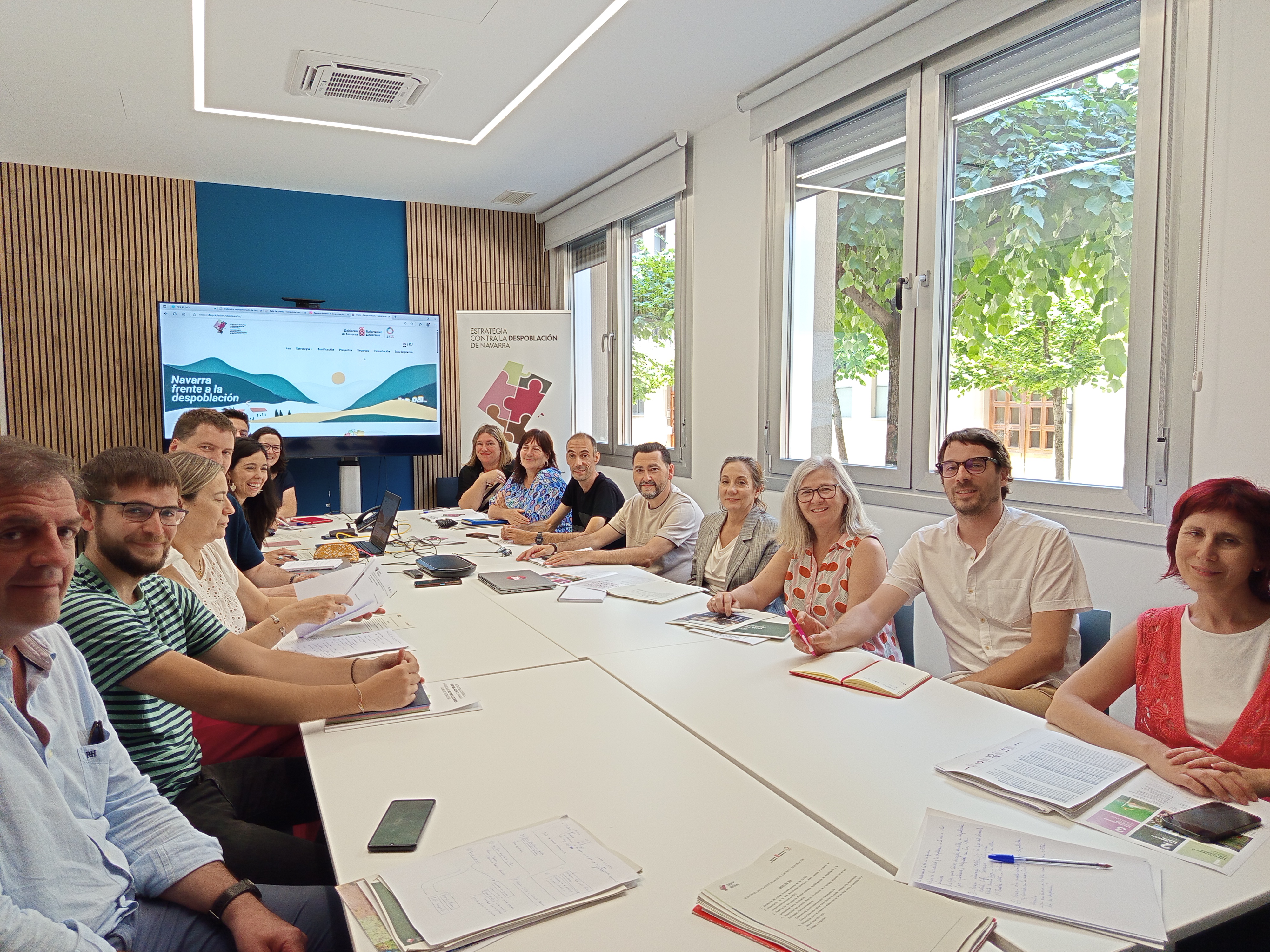 Imagen del artículo El Gobierno de Navarra lanza la web oficial 'Navarra frente a la despoblación', una herramienta al servicio del equilibrio del territorio y el futuro del medio rural El director general de Administración Local y Despoblación destaca su valor como servicio público en la Estrategia de Lucha contra la Despoblación 24/06/2025 camera_alt