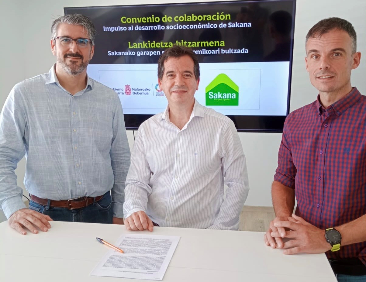 Imagen del artículo El Gobierno de Navarra y la Agencia de Desarrollo de la Sakana suscriben un convenio de colaboración para impulsar el desarrollo socioeconómico de la zona El acuerdo ha sido impulsado por la Oficina de Análisis y Prospección, que analizará los retos sociales y económicos de la zona a corto y medio plazo 21/07/2025 camera_alt