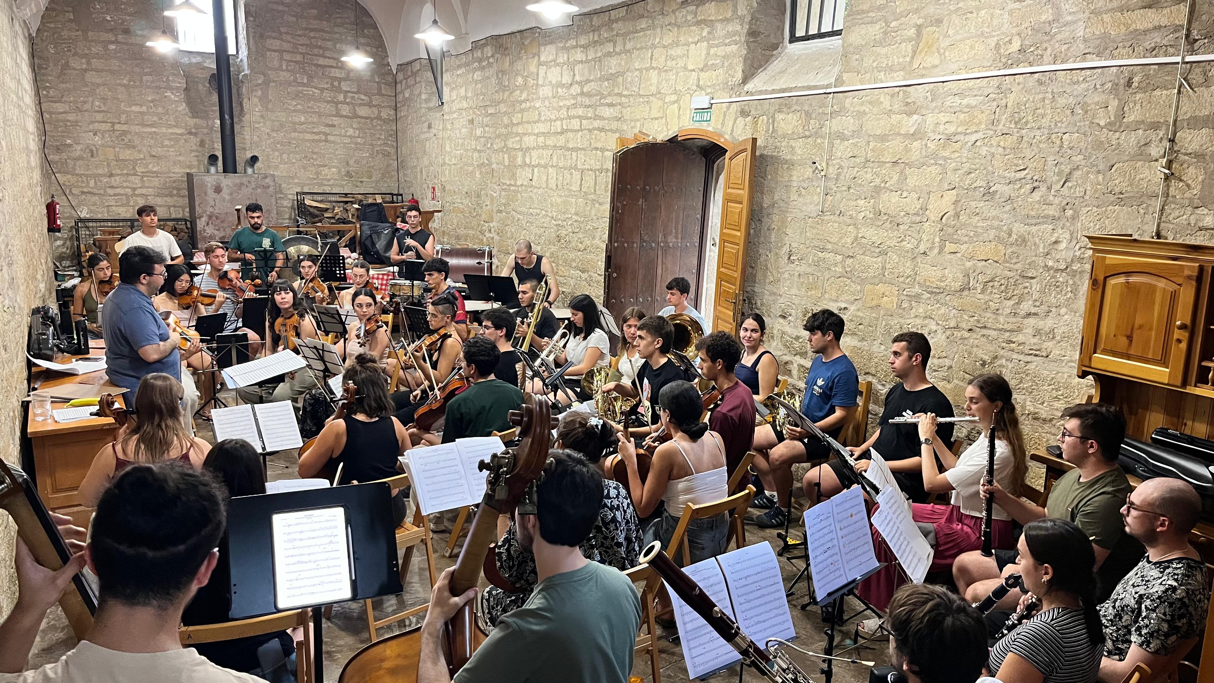 Imagen del artículo La Joven Orquesta de Pamplona lleva ritmos latinos a Aibar, Artajona y Peralta, de la mano del Instituto Navarro de la Juventud Los conciertos, que se celebran los días 28, 29 y 30, forman parte de los proyectos seleccionados en el programa de presupuestos participativos 29/08/2025 camera_alt