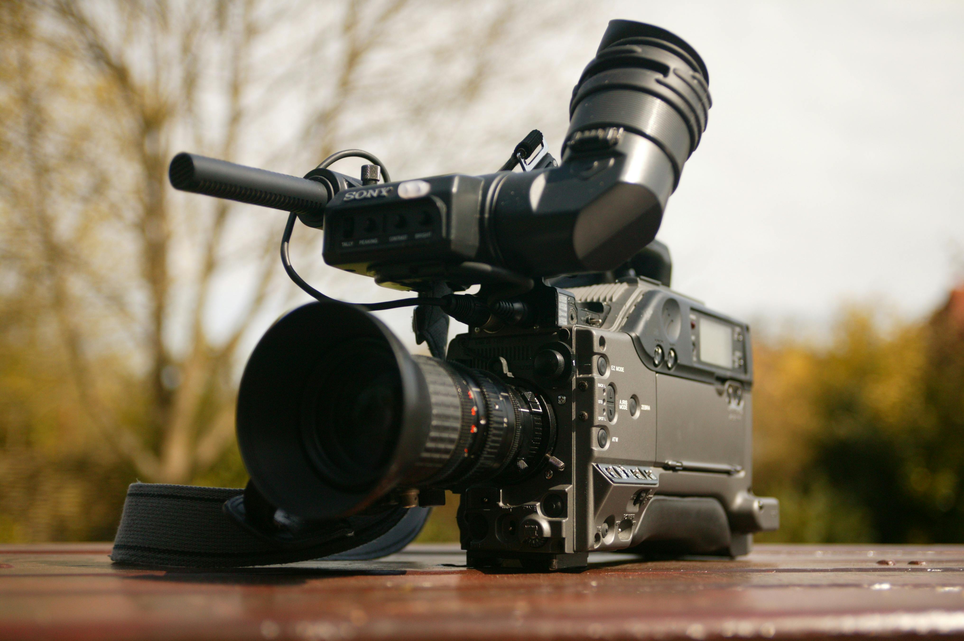 Imagen del artículo El Gobierno concede 450.000 euros a las televisiones locales navarras para fomentar la producción audiovisual durante la temporada 2025-2026 Las operadoras beneficiarias de estas ayudas son Xaloa TB (200.000 euros), Hamaika TB (125.000 euros), 30 TV (75.000 euros) y Zona Media TV (49.446,33 euros) 29/08/2025 camera_alt