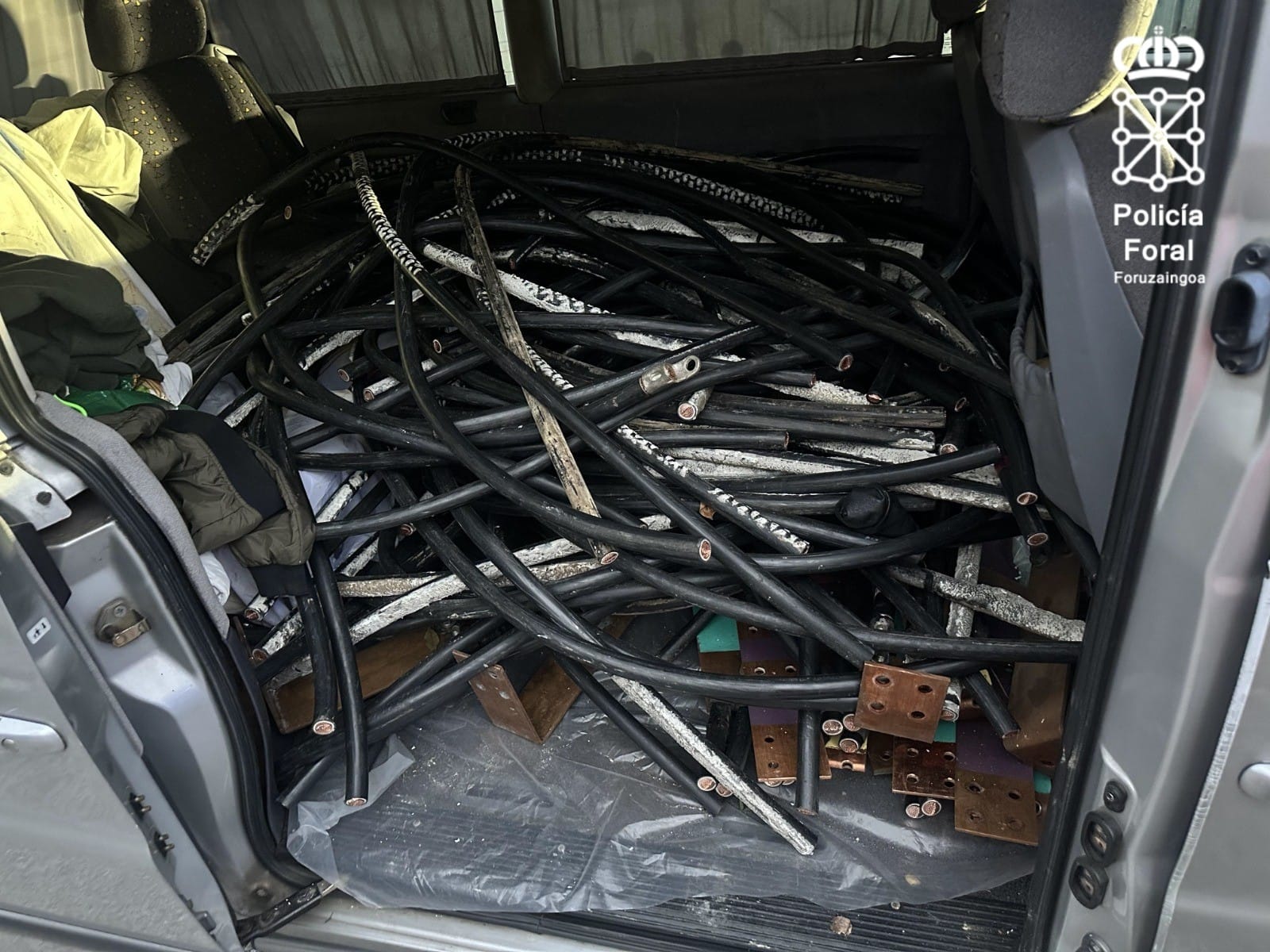 imagen Tres detenidos tras el robo de cableado en una empresa de Legasa