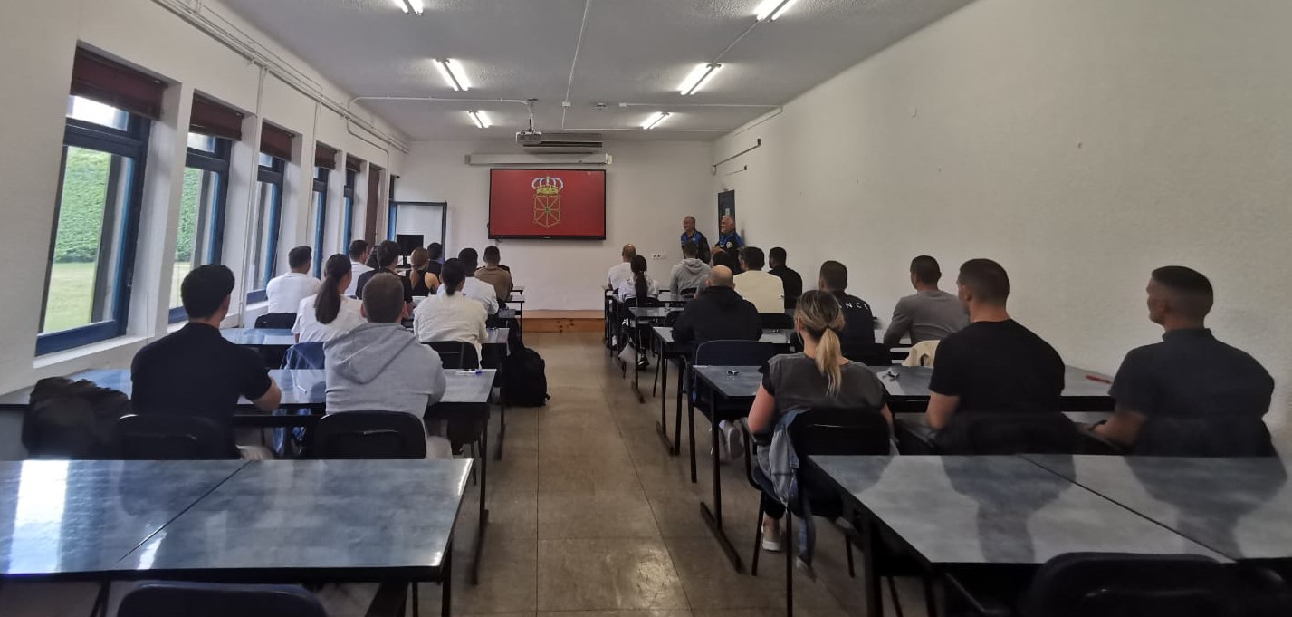 imagen Imagen del inicio de la formación impartida en la Escuela de Seguridad de Navarra.